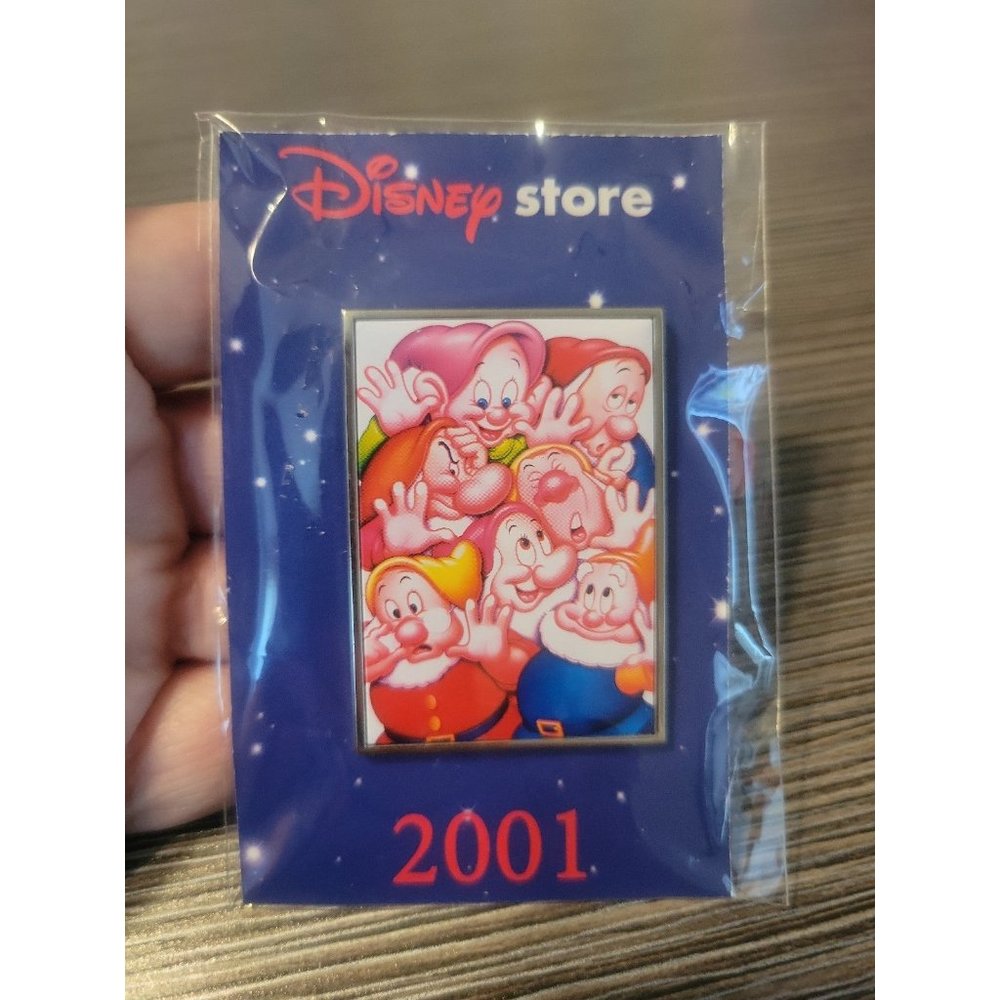Disney Snow White Seven Dwarfs 2001 pin.